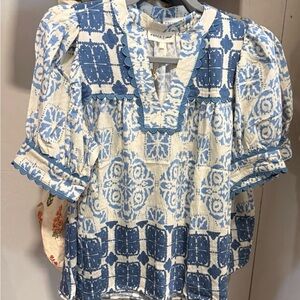 entro Blue and White Printed Puff-Sleeve Peasant Blouse